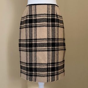 LOFT Skirts - Ann Taylor Loft Camel Black Plaid skirt Size 6 LOFT Skirts - Ann Taylor Loft Camel Black Plaid skirt Size 6